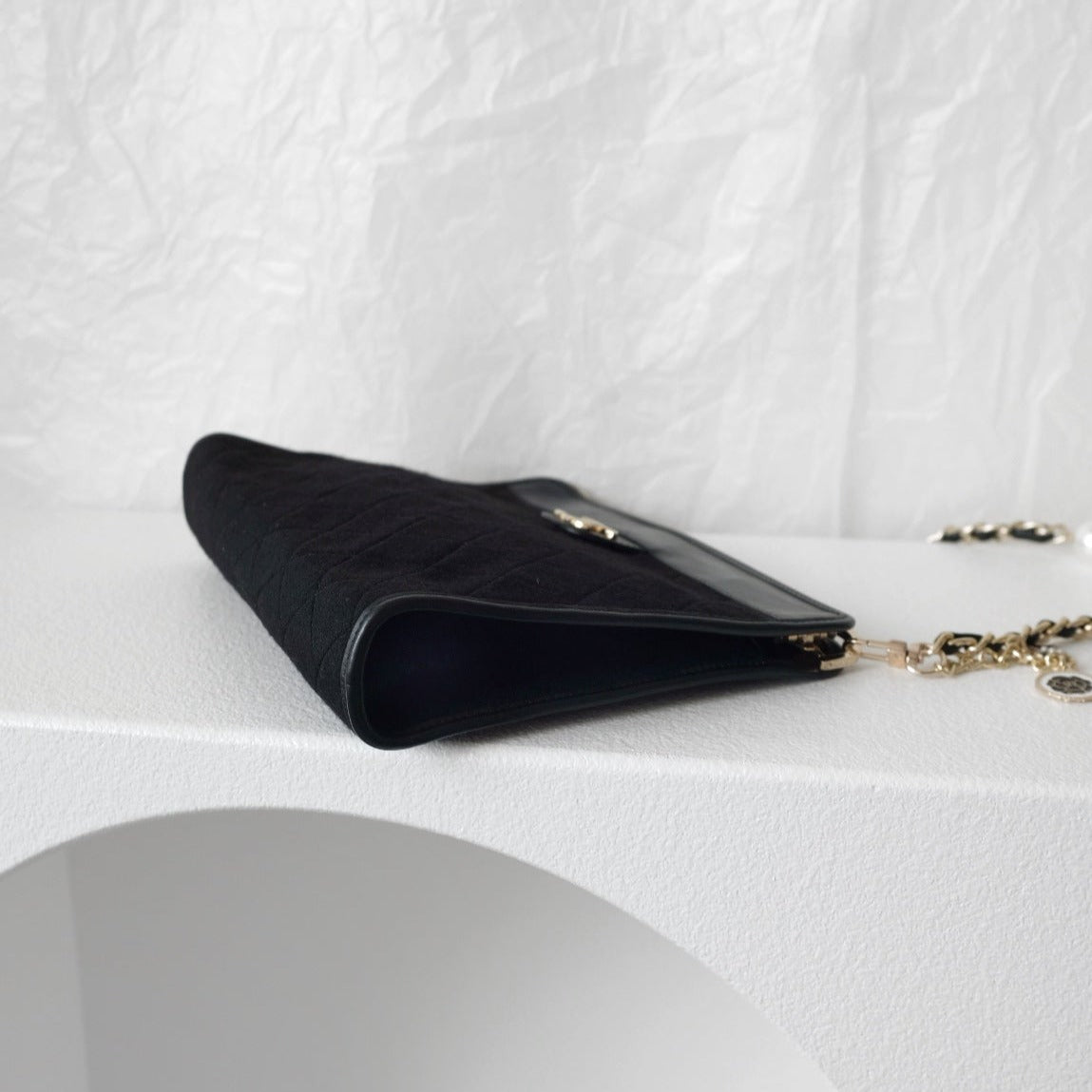 Chanel vintage black pouch + chain