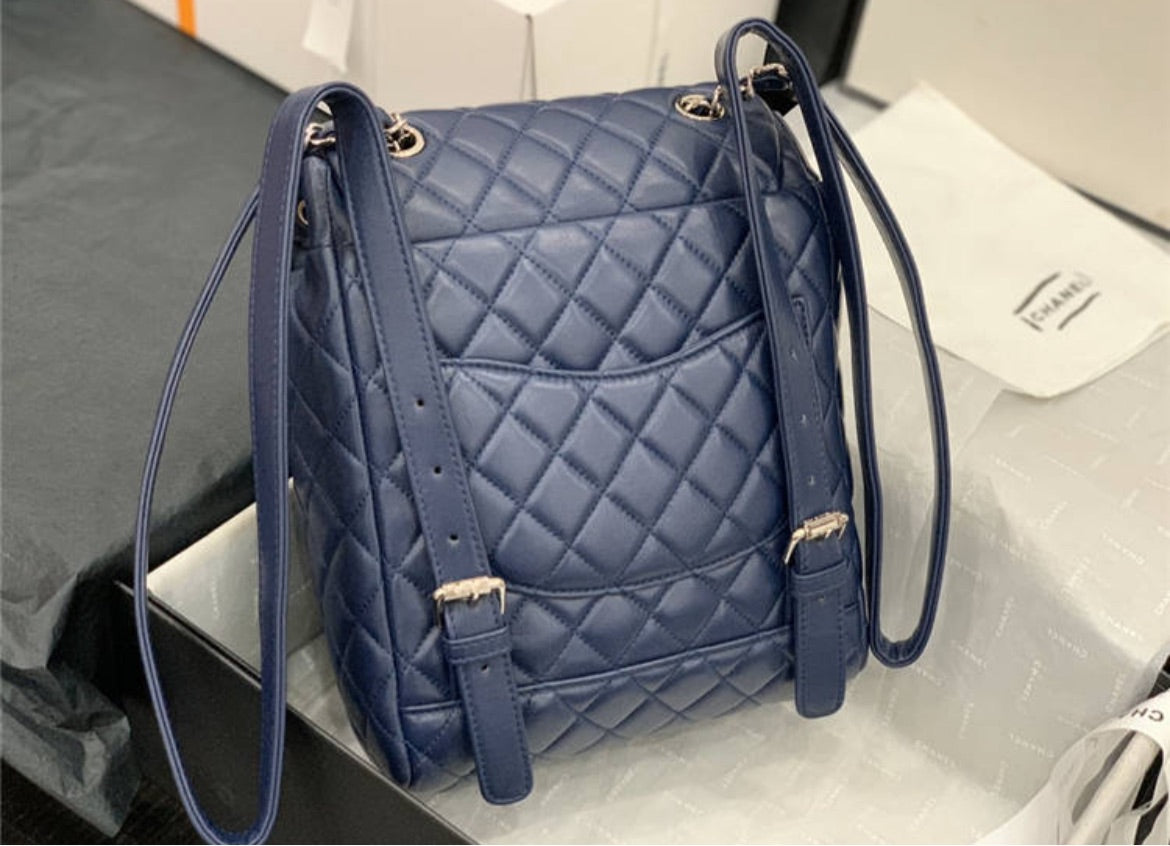 Soft leather woman Chanel pack
