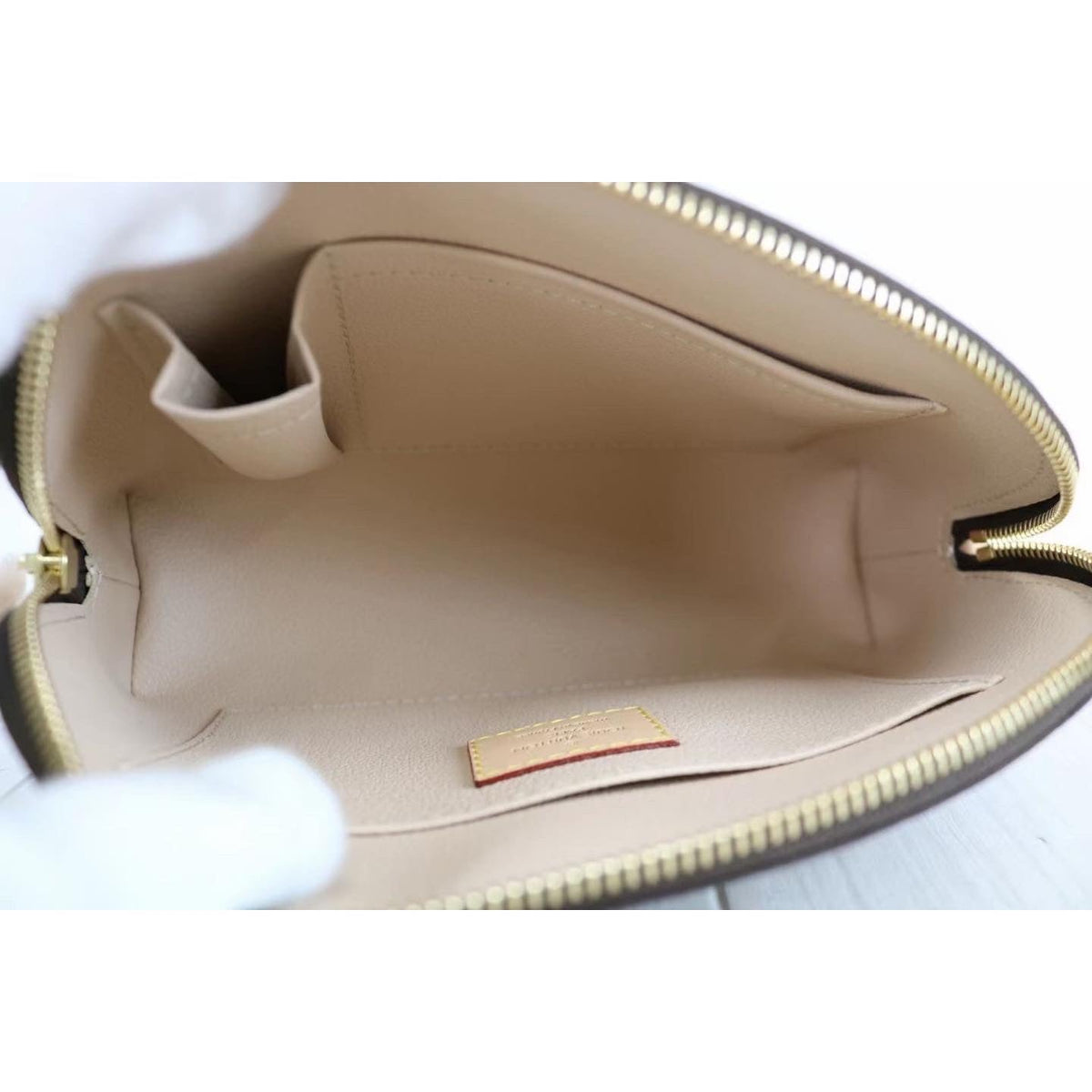Rank S|LV Monogram Pochette Cosmetics|042102