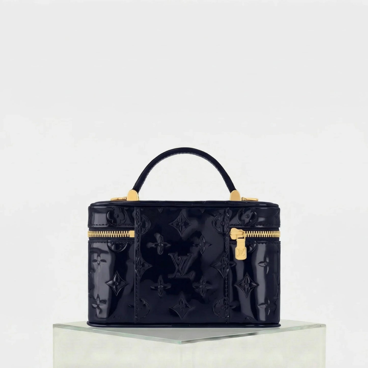Vanity Chain Pouch Monogram Vernis