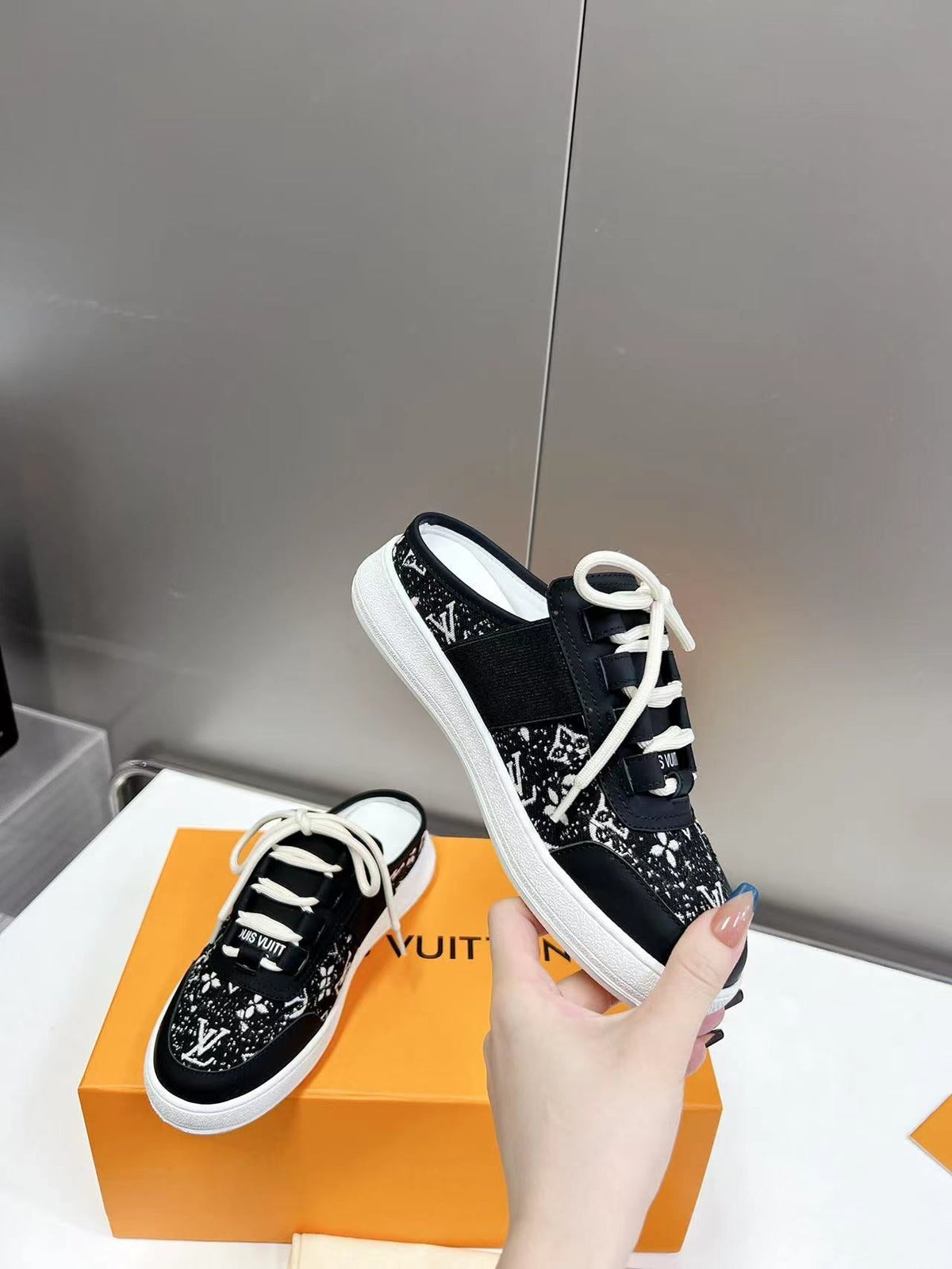 Louis Vuitton Sneakers