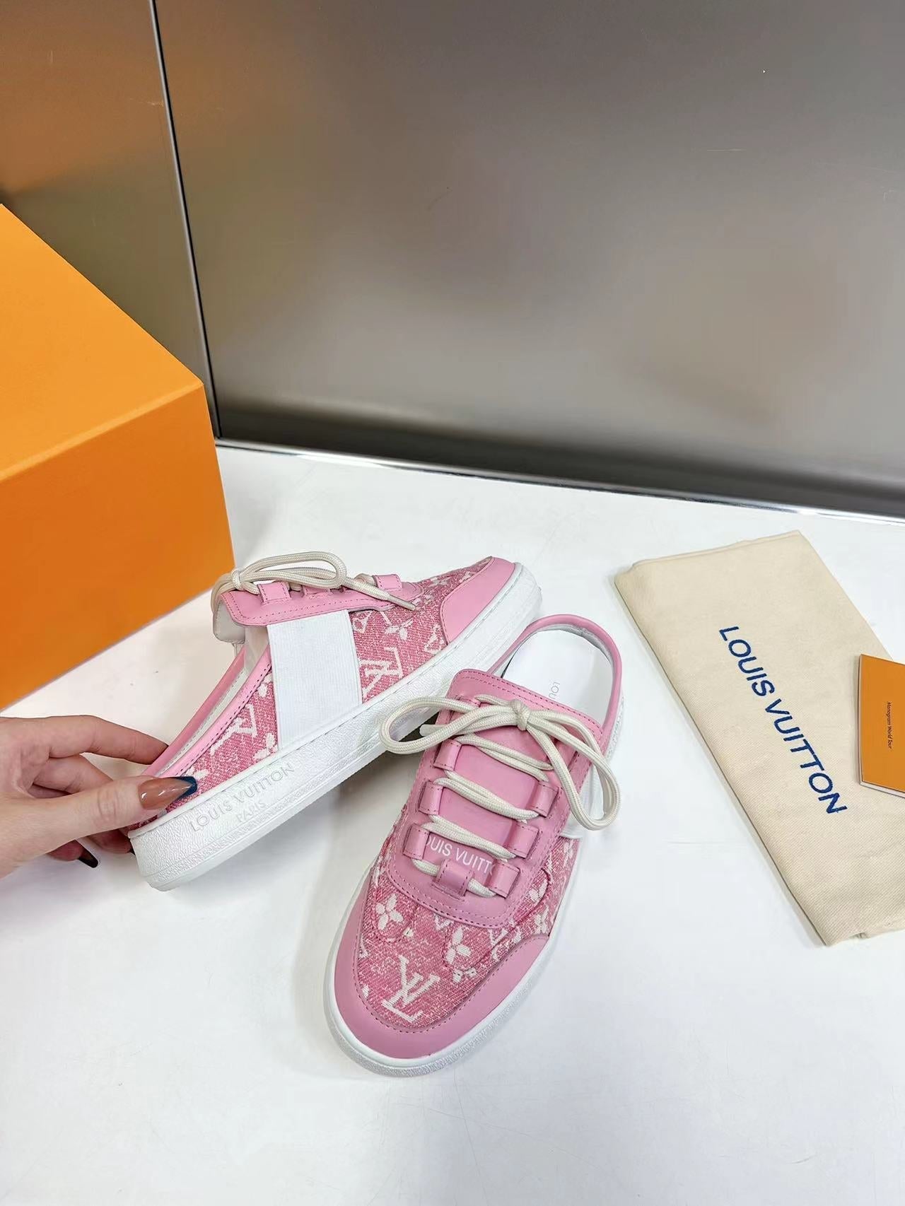 Louis Vuitton Sneakers