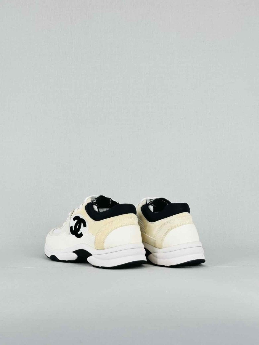 CHANEL REV White w/ Black CC Logo Size EU 35.5 Sneakers
