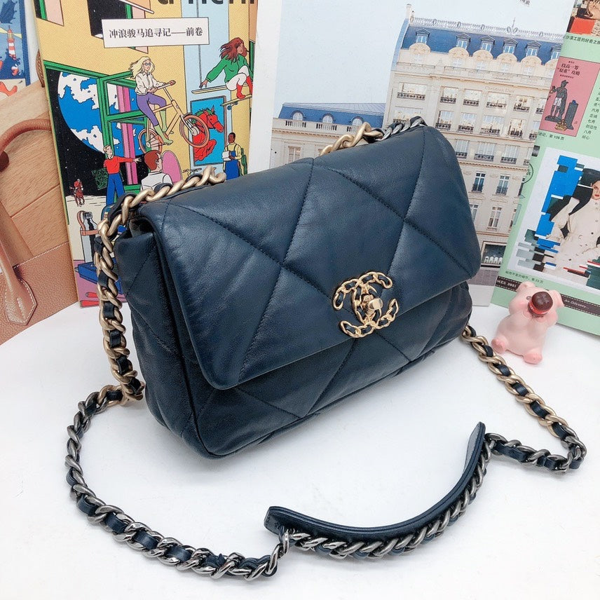 Chanel Black Quilted Leather Flap Bag Medium with Chain Strap