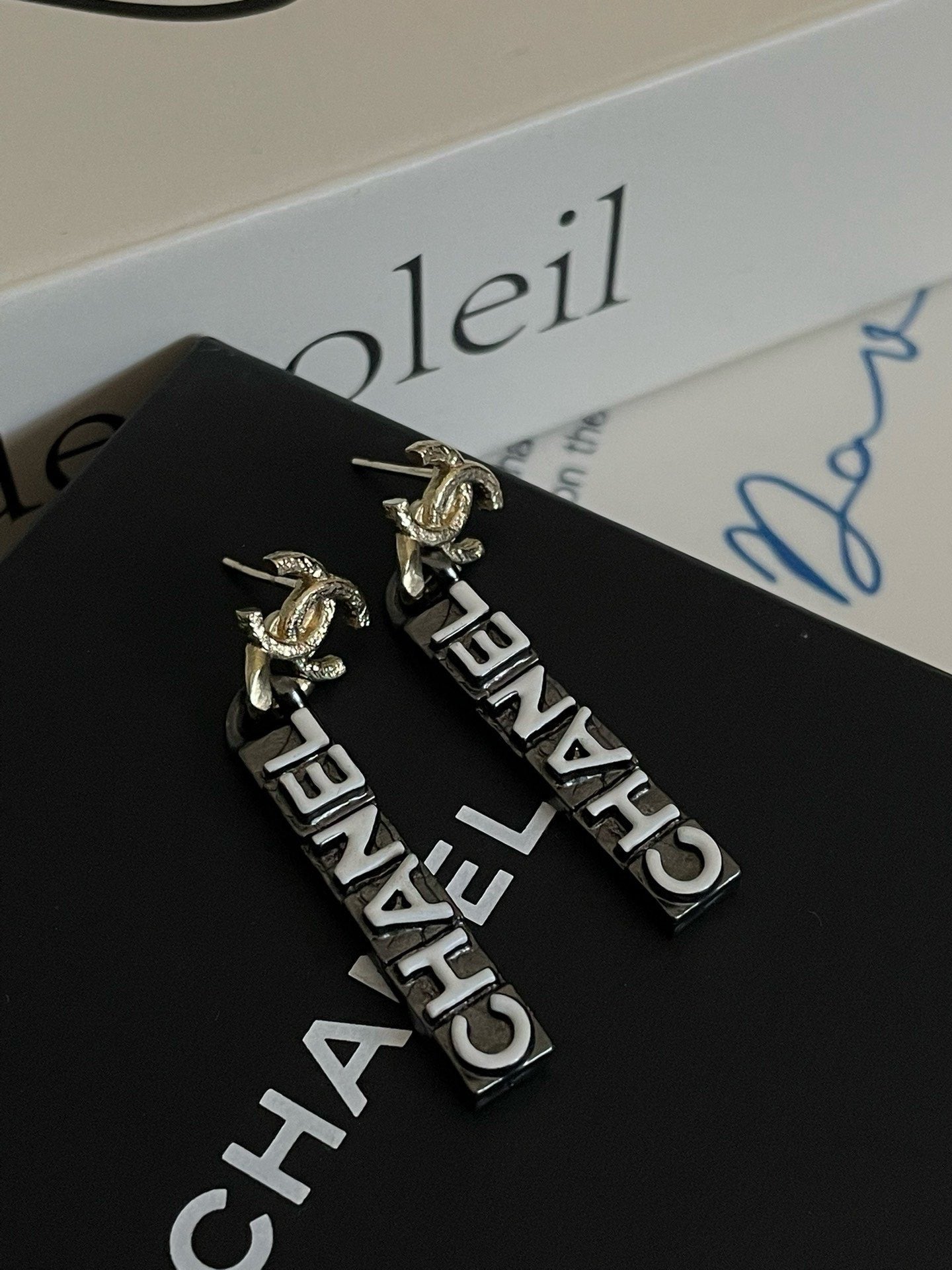 Preloved💕 Chanel CC plate earrings #