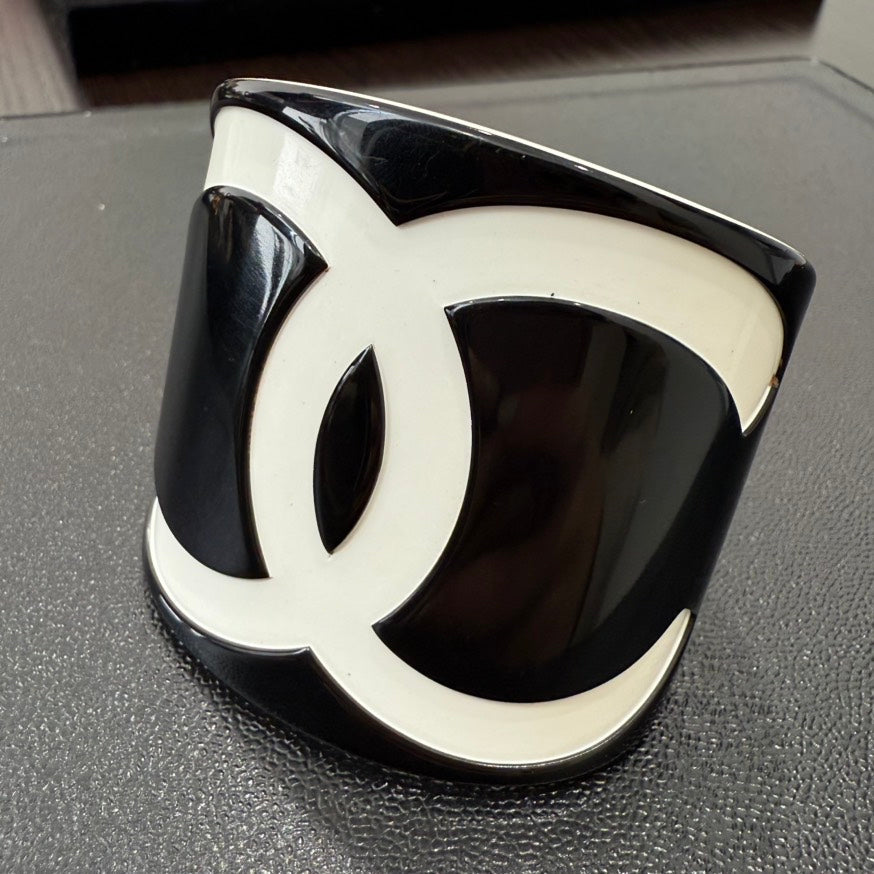 Vintage Chanel Coco Bangle P