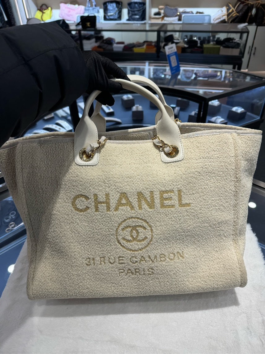 Chanel Preloved 31 Rue Cambon Tote Bag in White Canvas