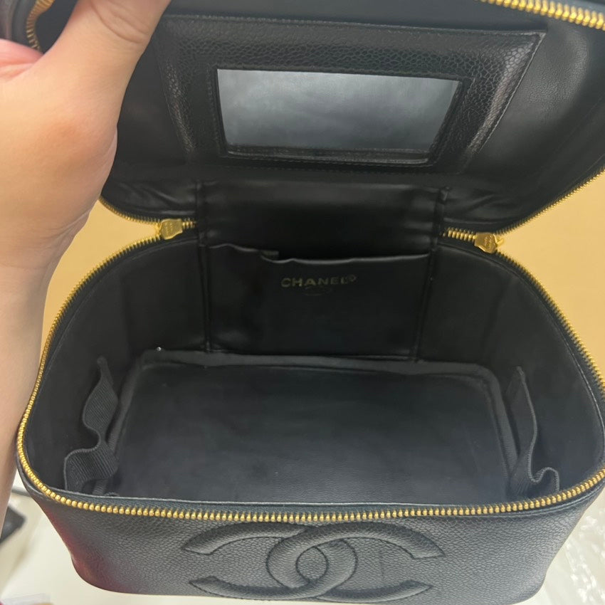 vintage Chanel vanity case M size E