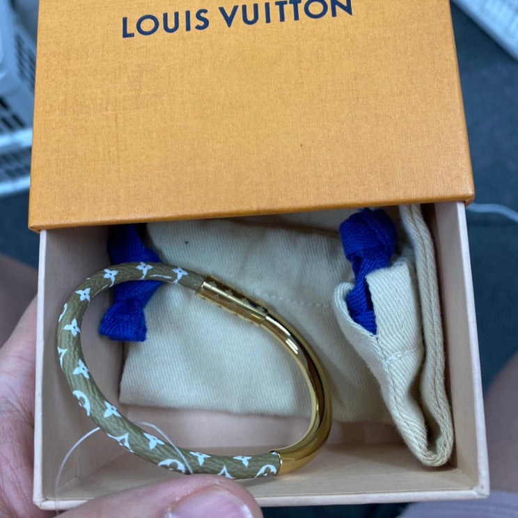 lv bracelet full set E8820