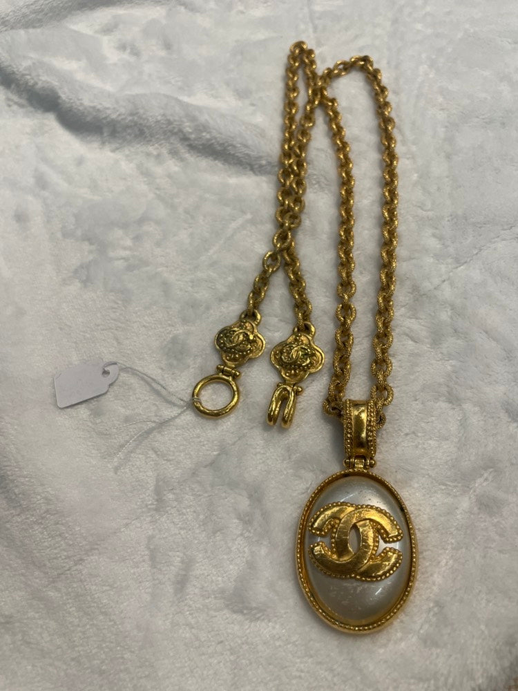 CHANEL Vintage Gold Pendant Necklace