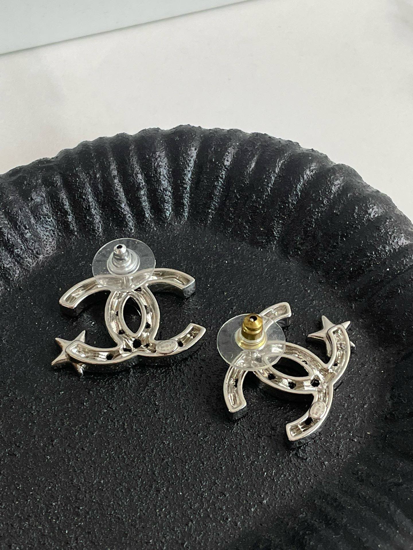 Unused🆕 Chanel 20P CC Star Earrings #J2153