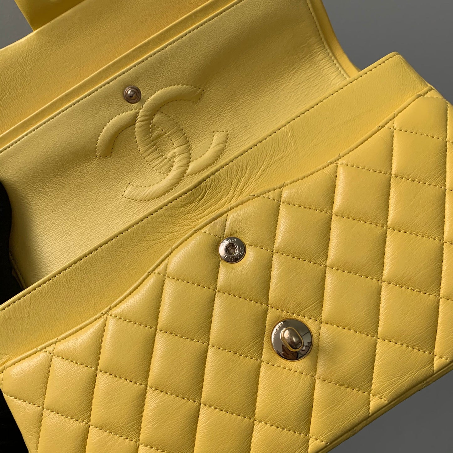 Classic Flap Medium Lambskin with Light GHW