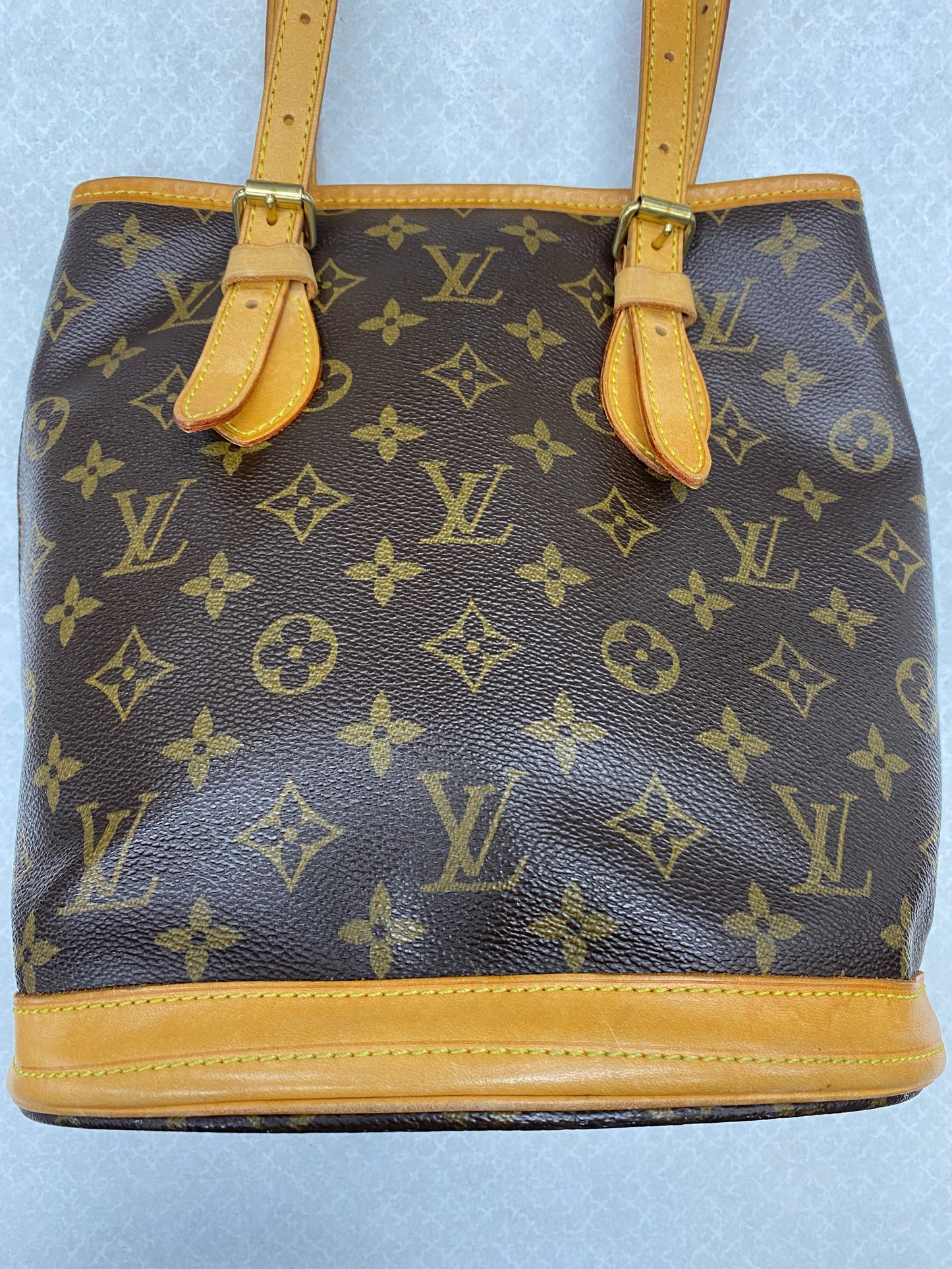 Handbag Luxury Designer By Louis Vuitton  Size: Small