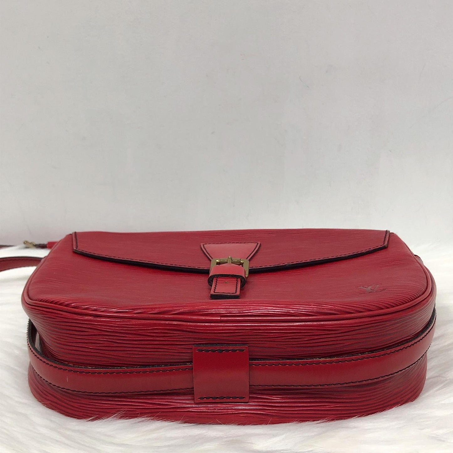 Louis-Vuitton Epi Rare Red Jeune Fille MM