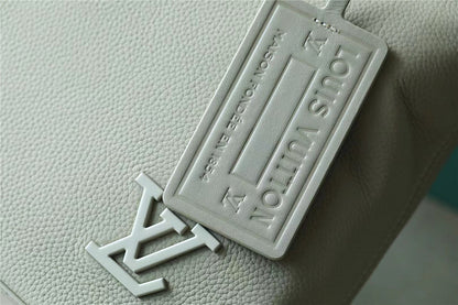 Franco Shops - Louis Vuittons  - 9906