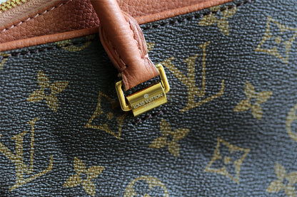 The Franco Shops - Louis Vuittons  - 7996