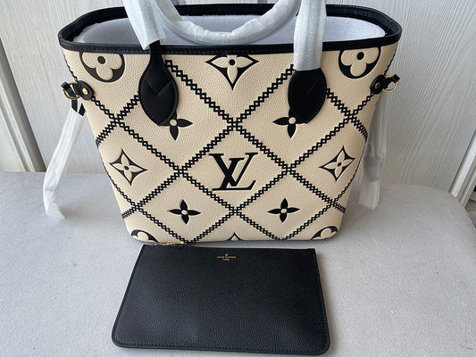 The Franco Shops - Louis Vuittons  - 12119