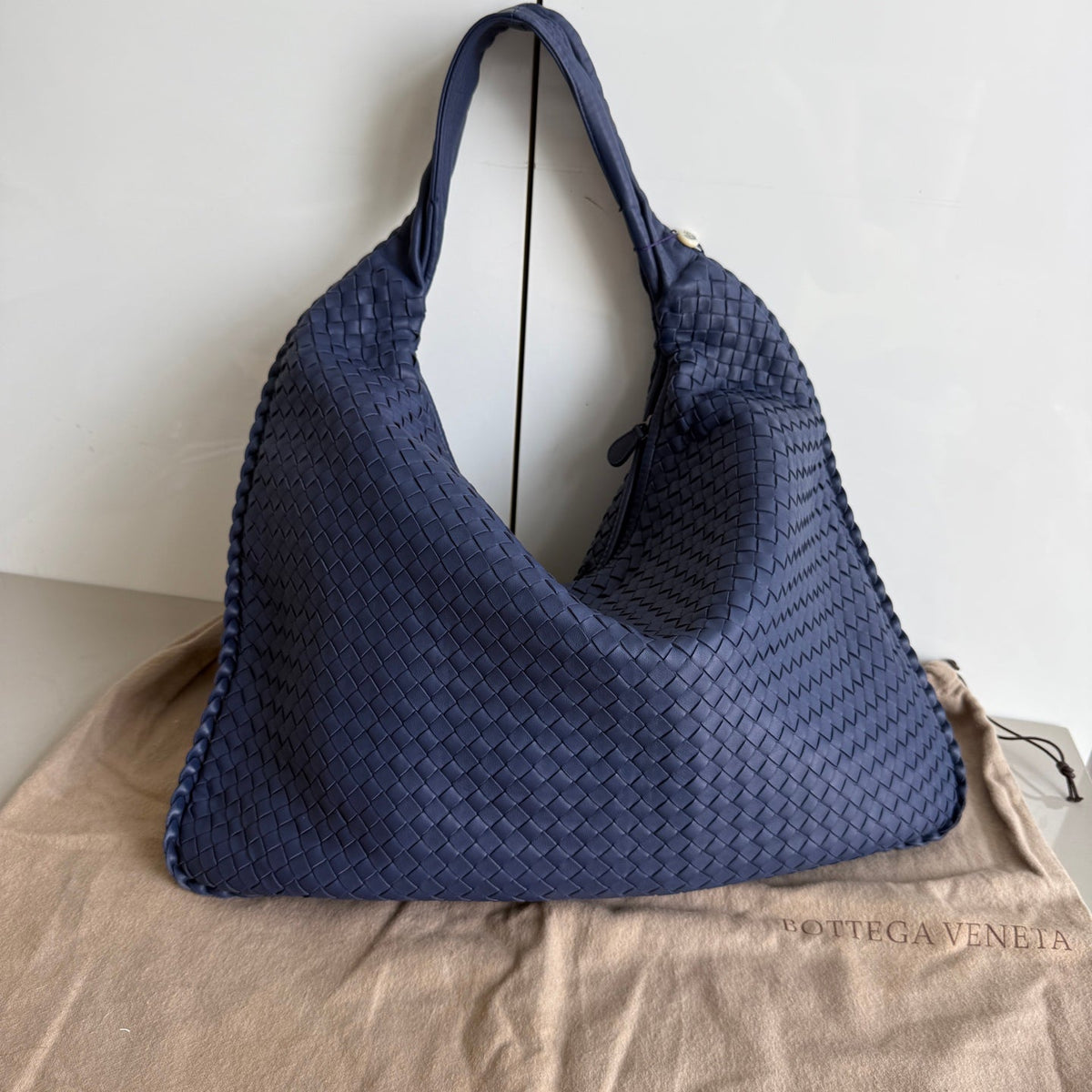 Bottega Veneta Veneta Hobo Maxi Navy Intrecciato Leather 51cm