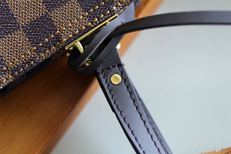 The Franco Shops - Louis Vuittons  - 7893