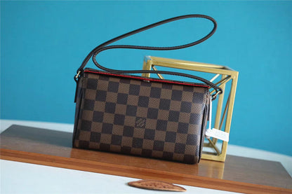 The Franco Shops - Louis Vuittons  - 7733