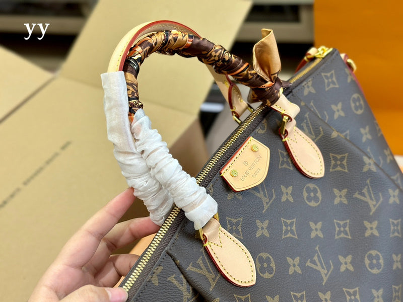 Franco Shops - Louis Vuittons  - 15001