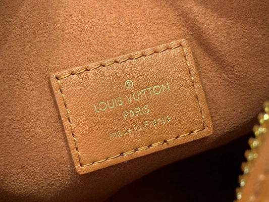 Franco Shops - Louis Vuittons  - 15220