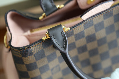 The Franco Shops - Louis Vuittons  - 7939