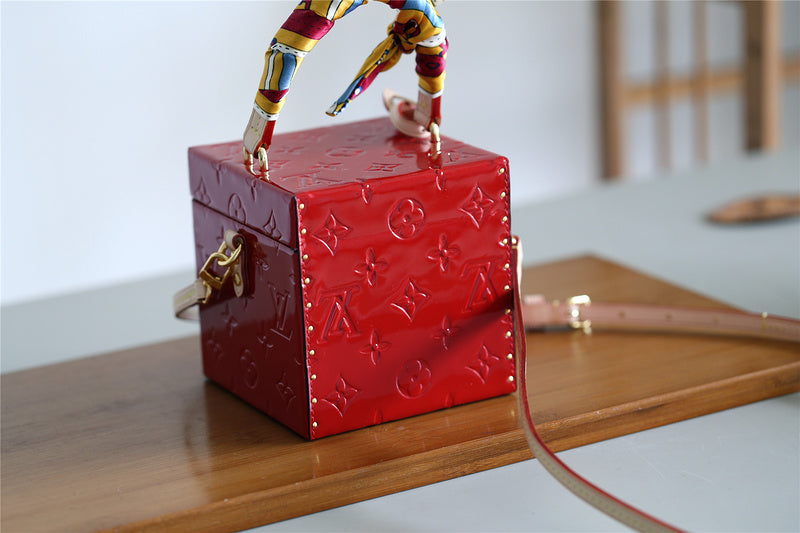 Franco Shops - Louis Vuittons  - 9398