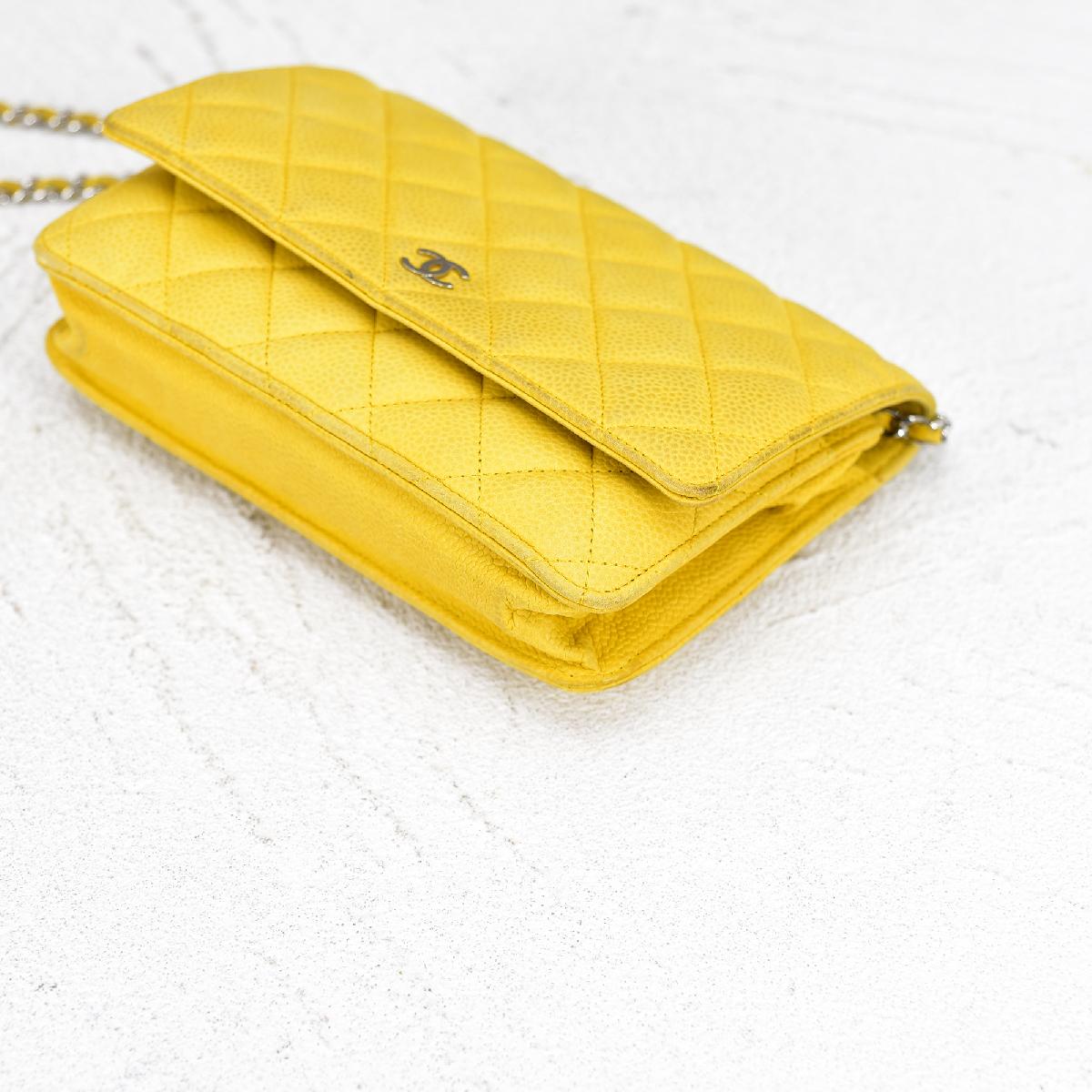 Chanel null Leather Crossbody Bag  h14371 in Fair condition