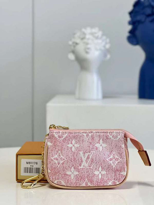 The Franco Shops - Louis Vuittons  - 12024