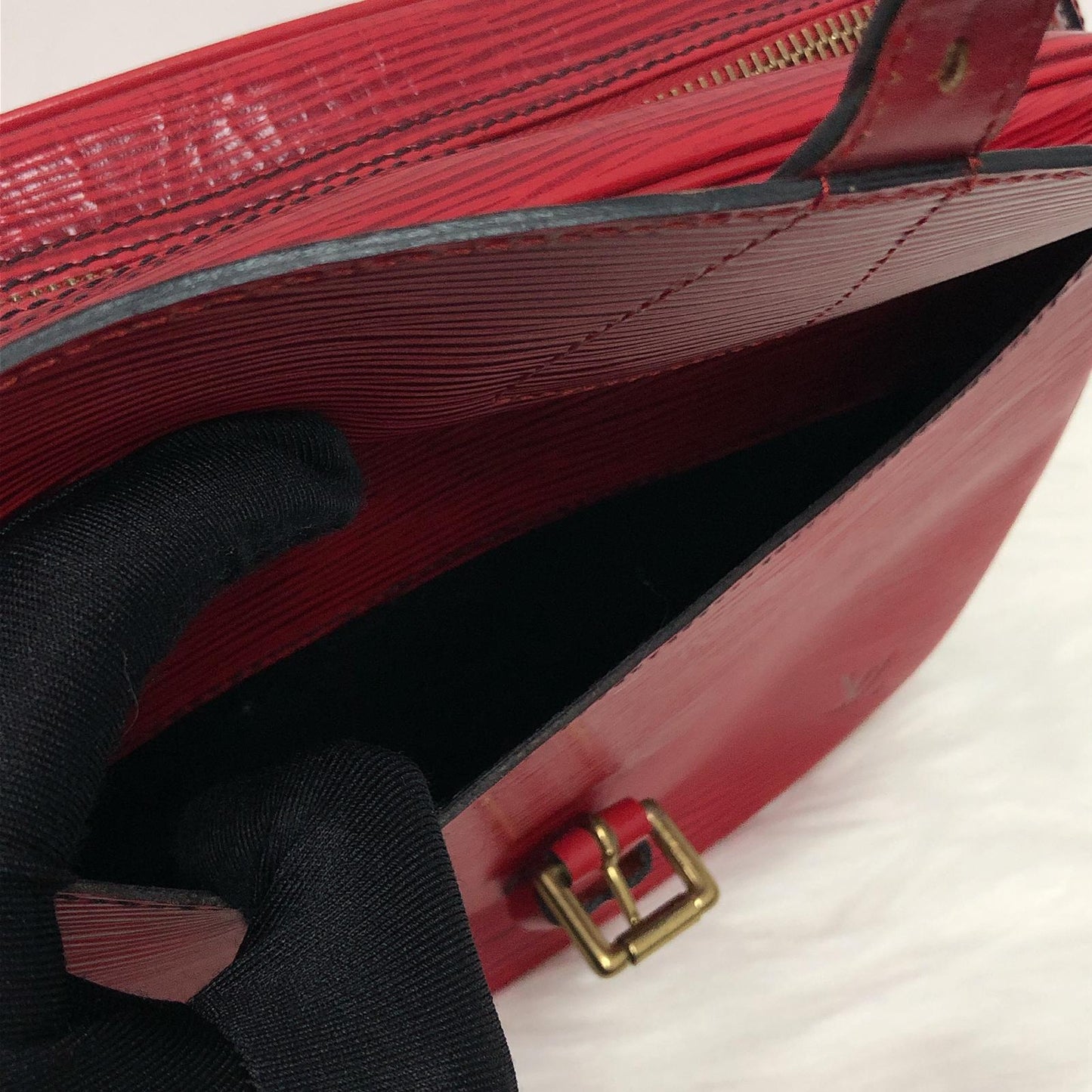 Louis-Vuitton Epi Rare Red Jeune Fille MM