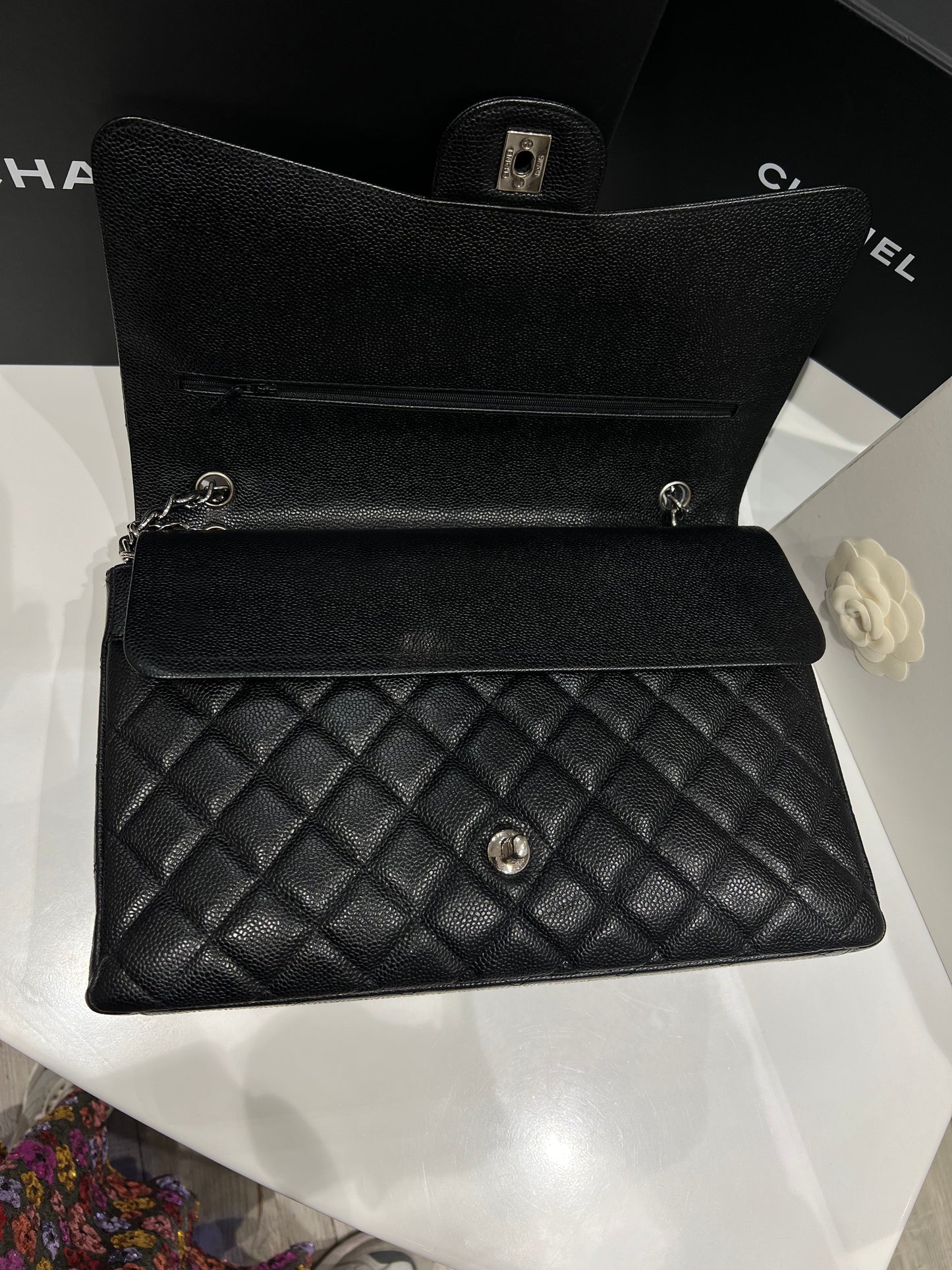 Chanel - sac classique maxi jumbo cuir caviar noir