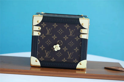 Franco Shops - Louis Vuittons  - 9530