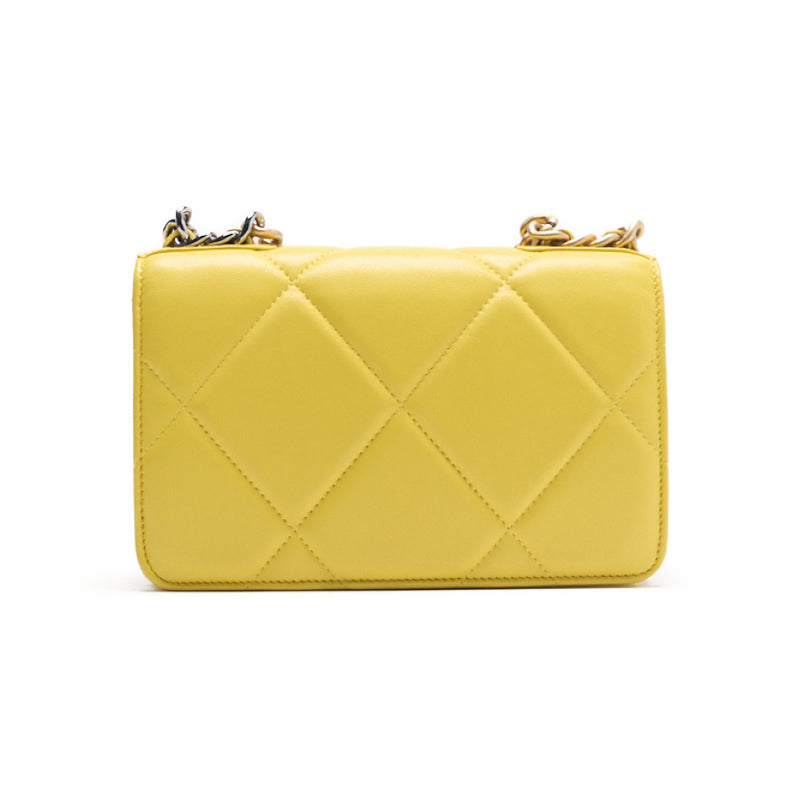 CHANEL 【CHANEL】 CHANEL 19 Matrasse Chain Wallet  Yellow (Gen  Silver Gold)  Wallet  【 Ship】 Khao Yamamoto Online