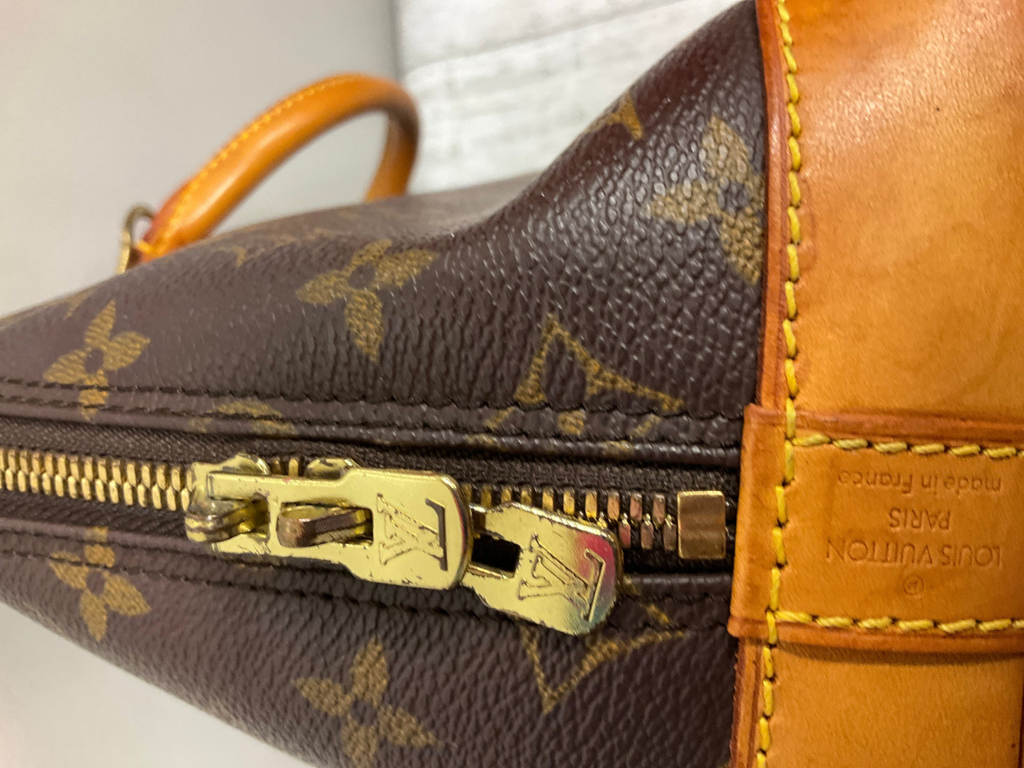 Handbag Designer By Louis Vuitton  Size: Medium