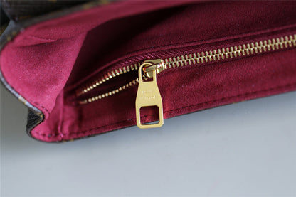 The Franco Shops - Louis Vuittons  - 7834