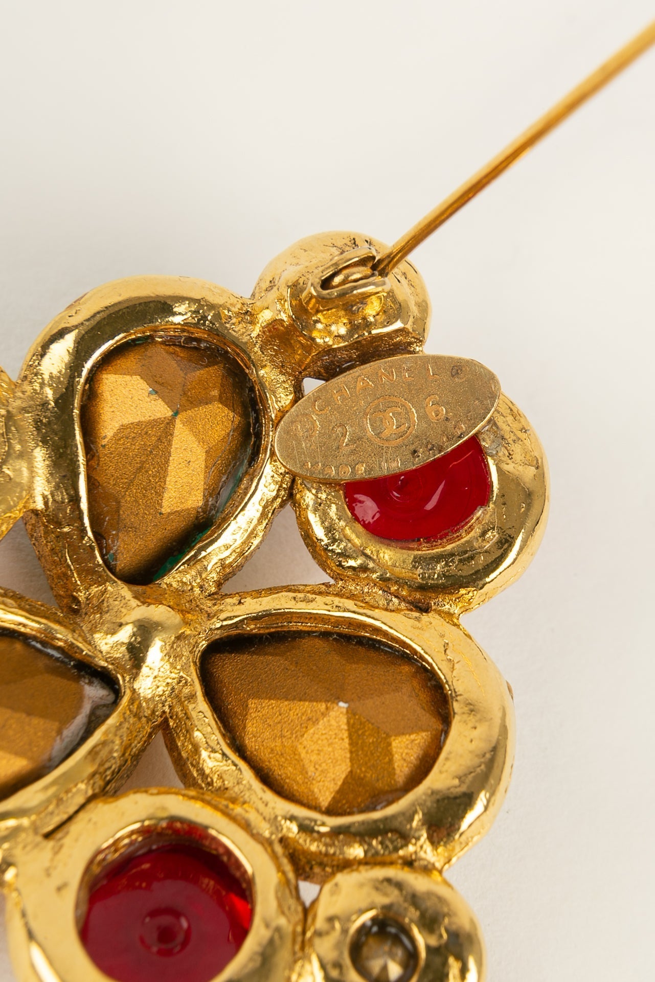 Broche strassée Chanel
