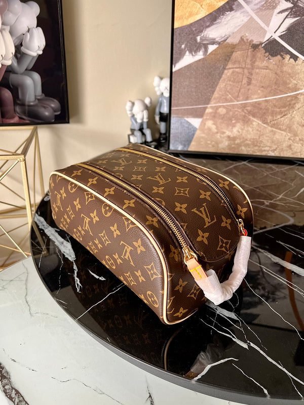 Franco Shops - Louis Vuittons  - 15728
