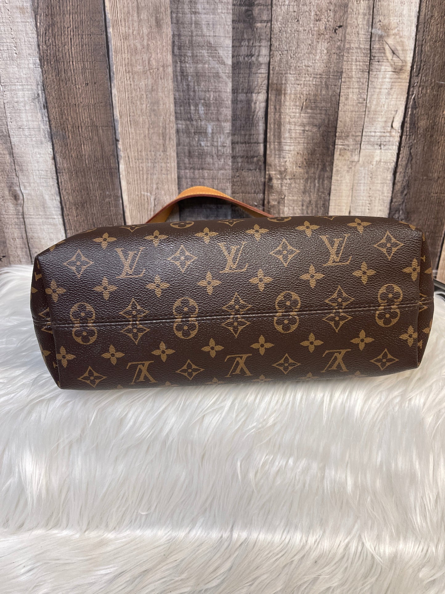 Handbag Luxury Designer By Louis Vuitton  Size: Large