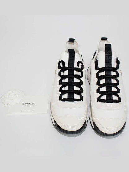Mixed Fibers Velvet Calfskin Low Top Sneakers Ivory Chanel