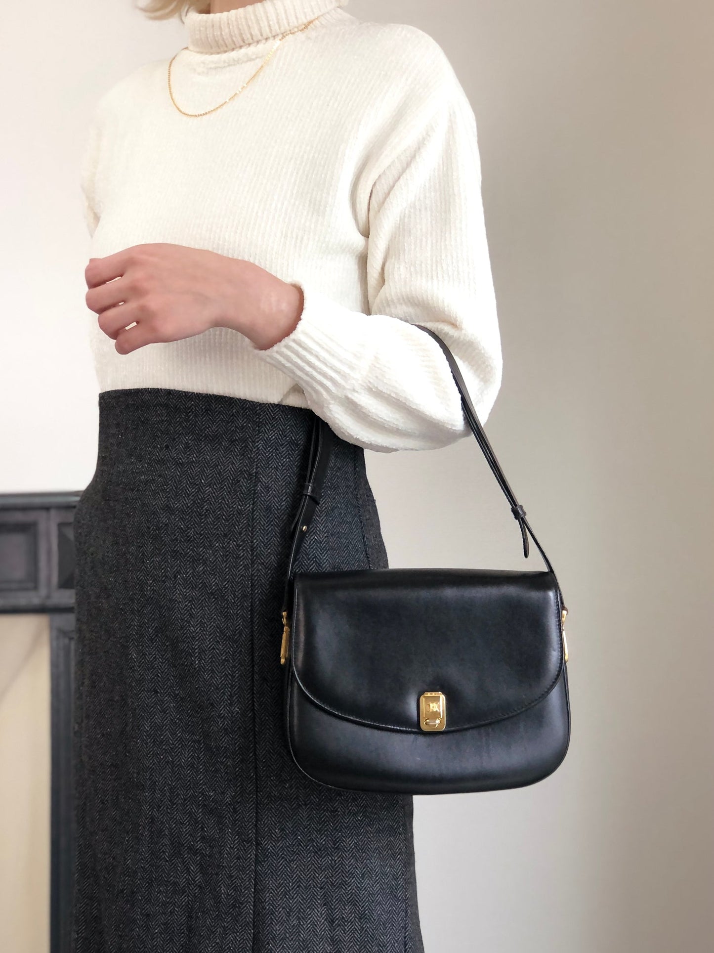 CELINE  Front Buckle Shoulder bag Black Vintage ery5dr