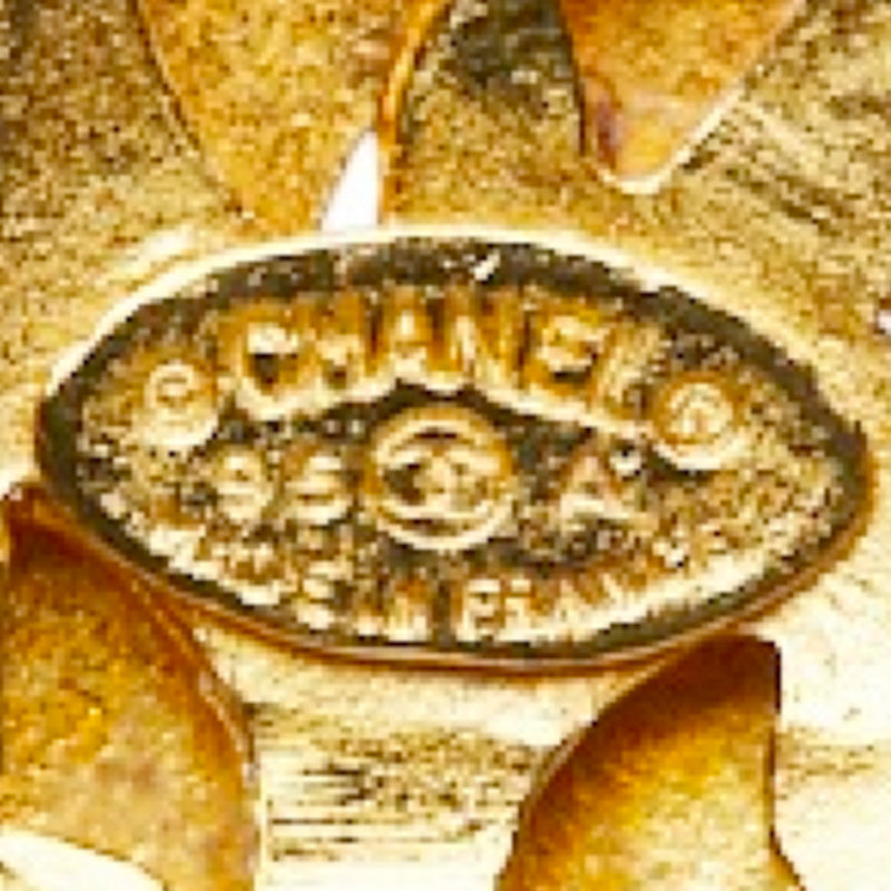 Chanel CC Medallion Brooch  Metal Brooch in Good condition