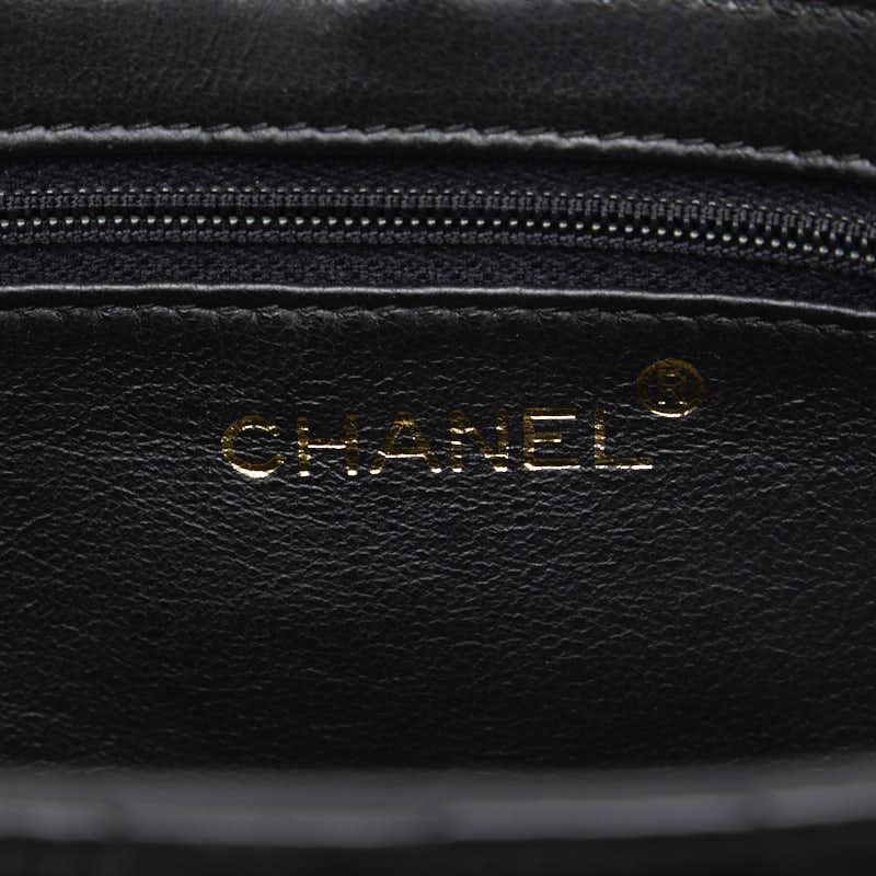 Chanel CC Tassel Quilted Leather Vanity Crossbody Bag Leather Crossbody Bag in Good condition