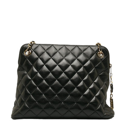Chanel Quilted Leather Chain Shoulder Bag Leather Shoulder Bag in Good condition
