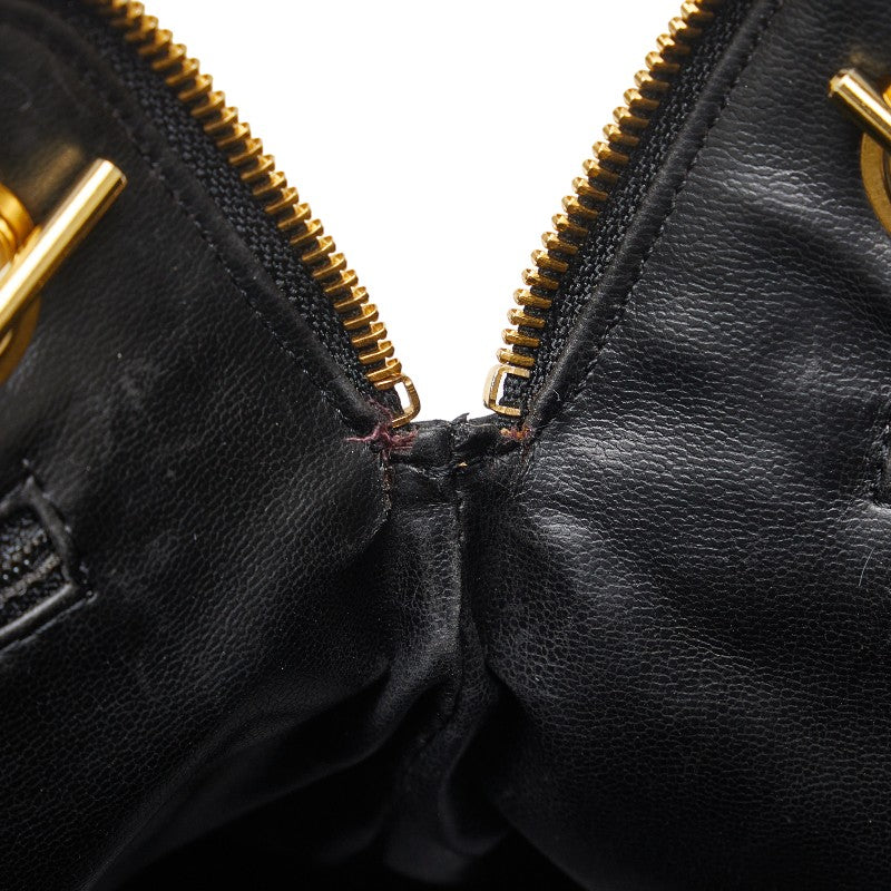 Chanel Quilted Leather Chain Shoulder Bag Leather Shoulder Bag in Good condition