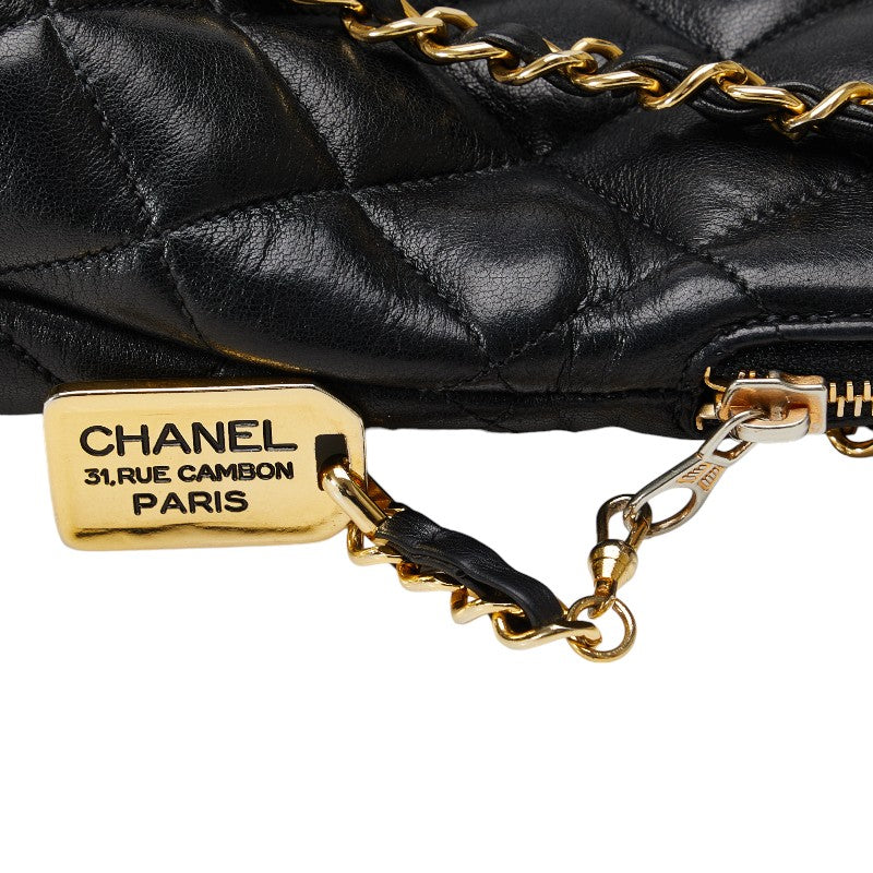 Chanel Quilted Leather Chain Shoulder Bag Leather Shoulder Bag in Good condition