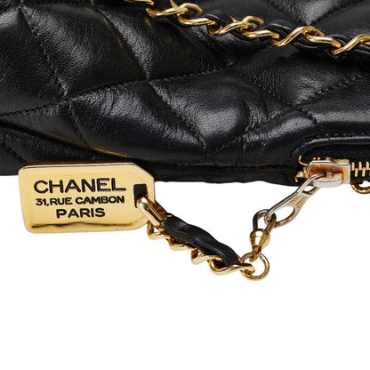 Chanel Quilted Leather Chain Shoulder Bag Leather Shoulder Bag in Good condition