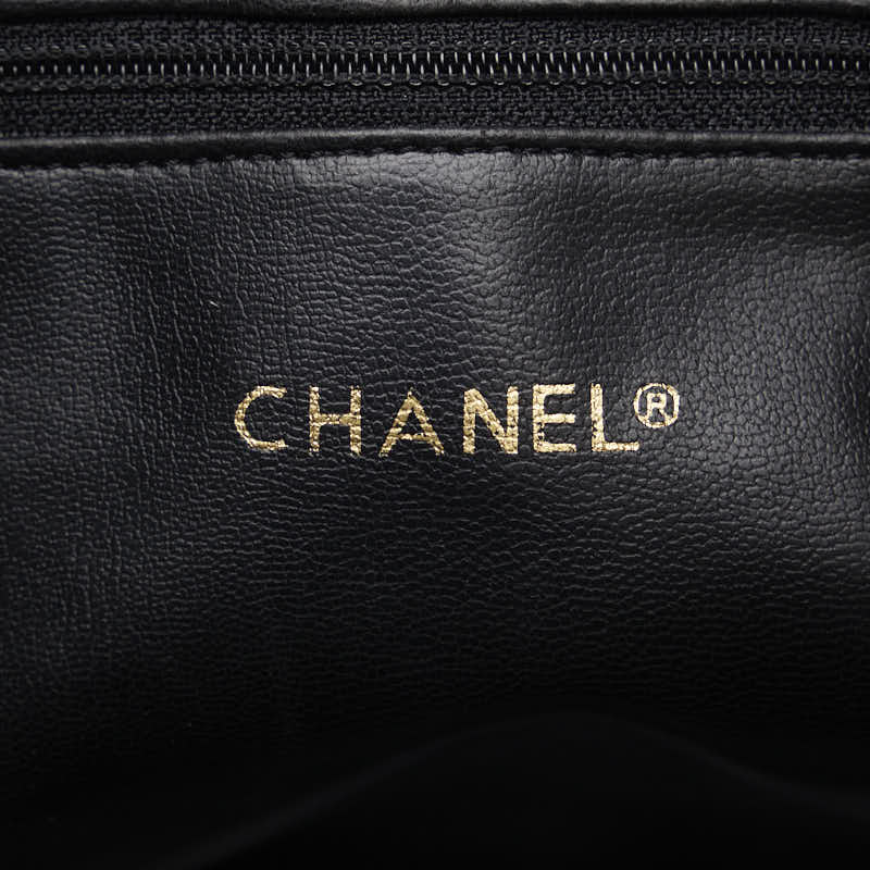 Chanel Quilted Leather Chain Shoulder Bag Leather Shoulder Bag in Good condition
