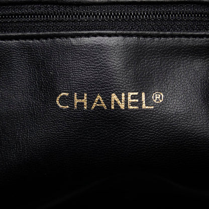 Chanel Quilted Leather Chain Shoulder Bag Leather Shoulder Bag in Good condition