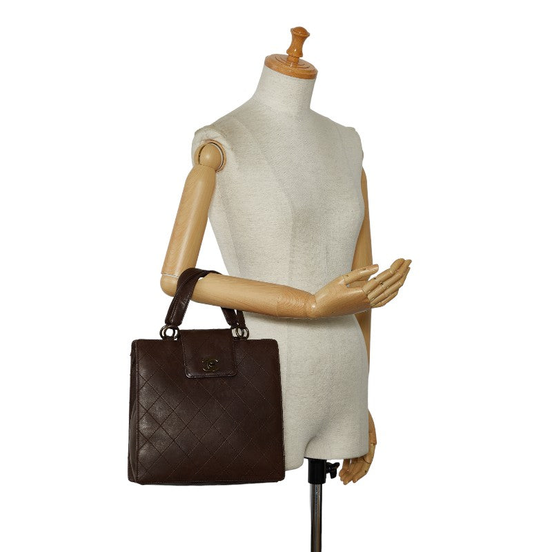 Chanel Quilted Leather Handbag Leather Handbag in Good condition